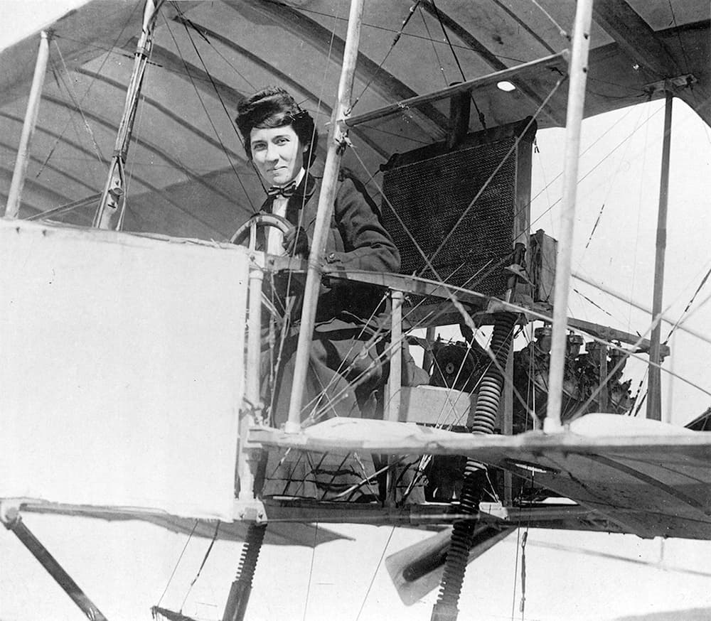 Thérèse Peltier, prima donna passeggera su un aeroplano