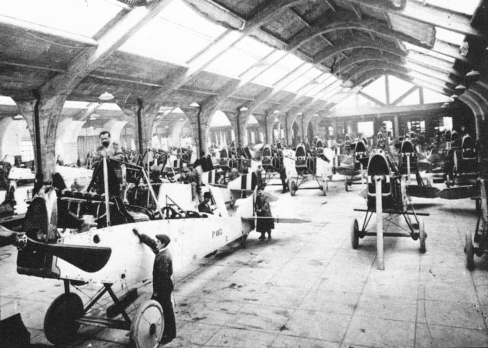 Interno dello stabilimento Pomilio