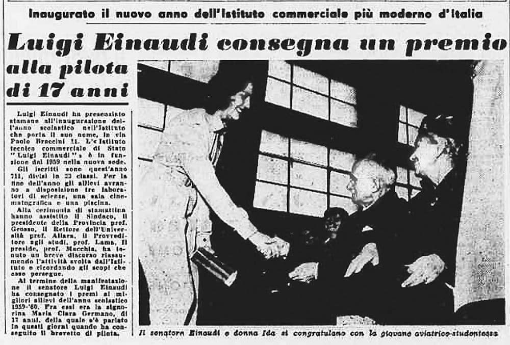 Il senatore Luigi Einaudi premia Maria Clara Germano