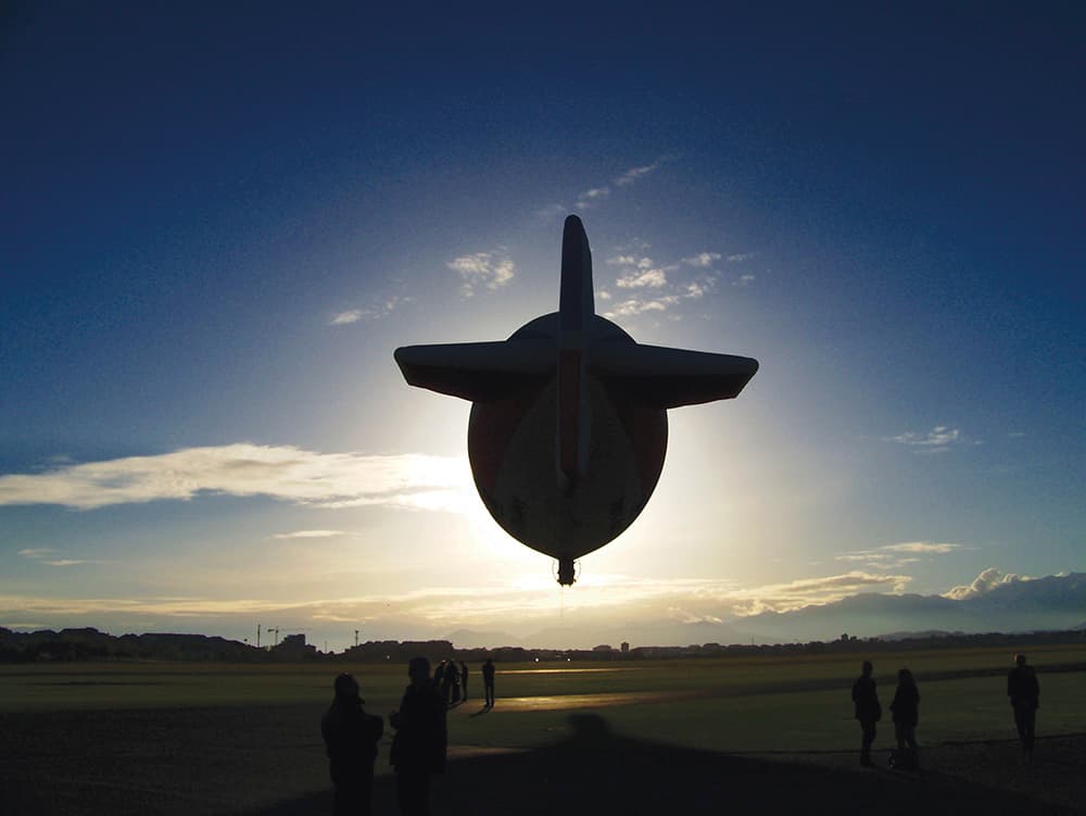 Dirigibile al tramonto