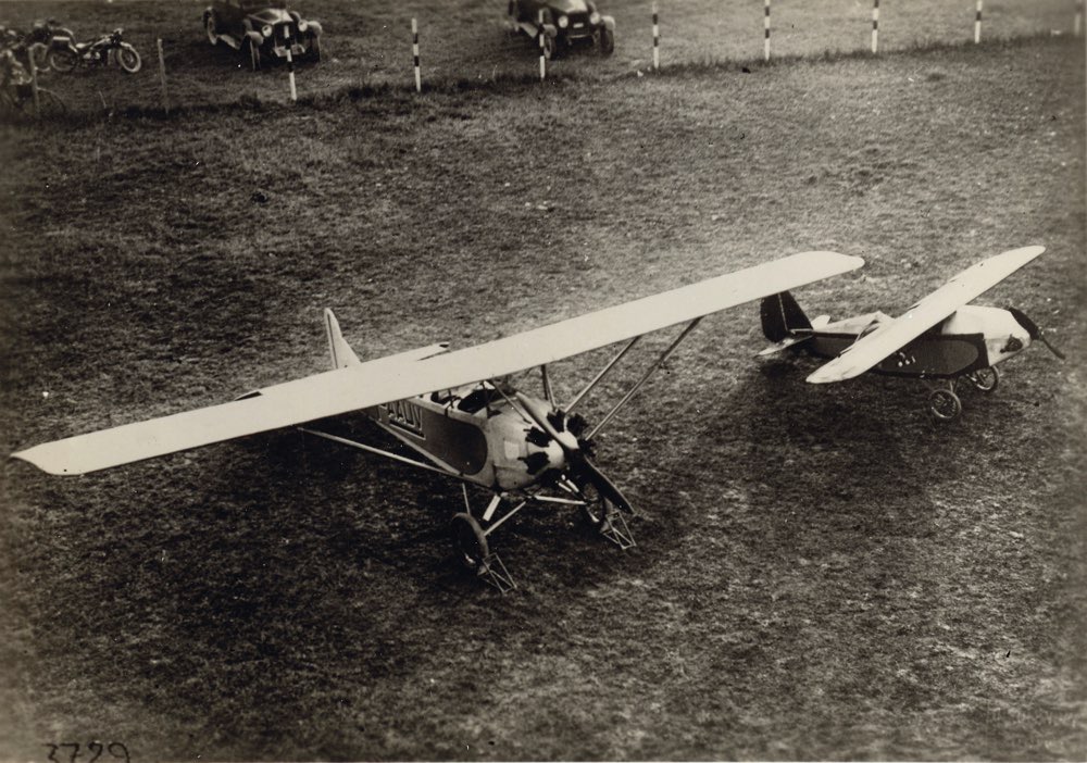 Monoplano Fongri accanto al FIAT AS.1