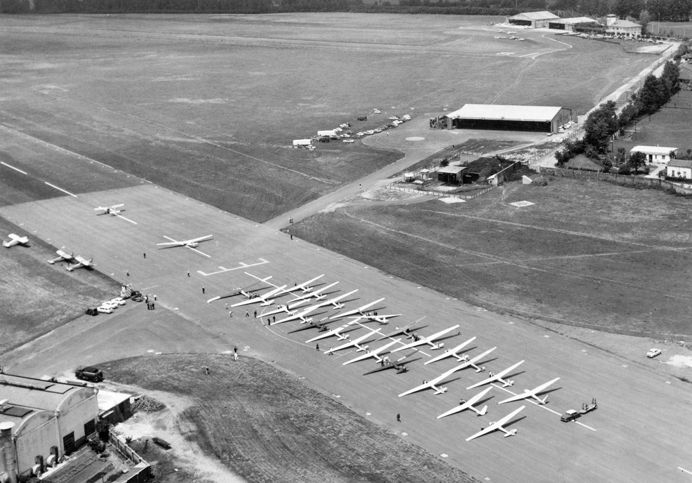 Lo schieramento di un Trofeo Città di Torino di Volo a vela degli anni Sessanta