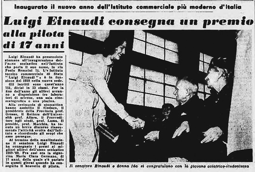 Il senatore Luigi Einaudi premia Maria Clara Germano