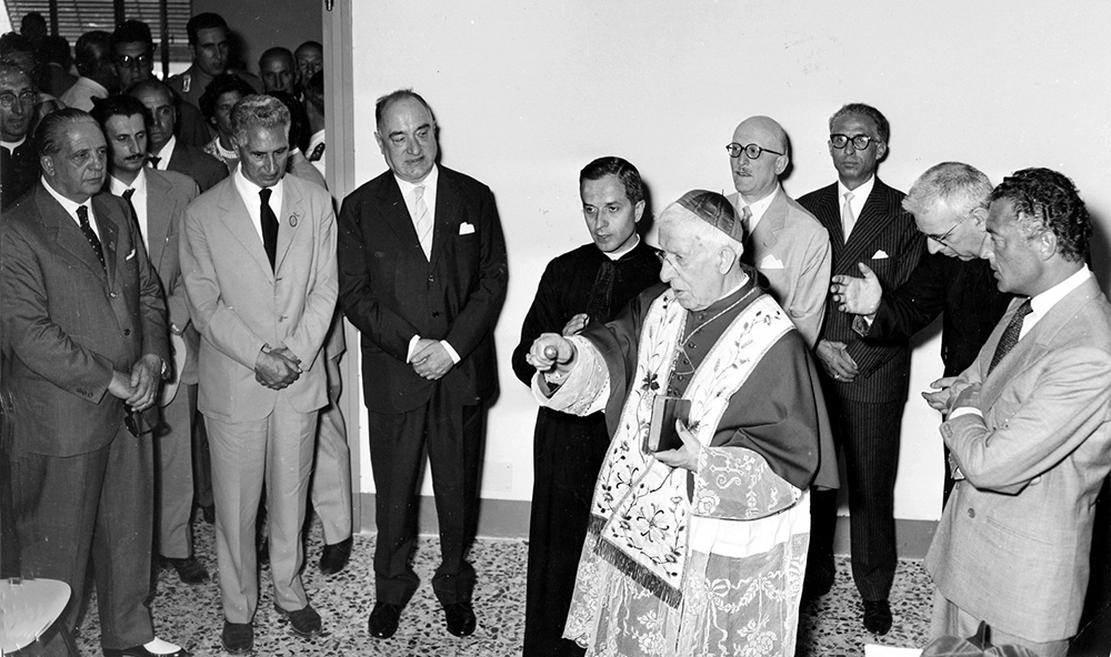 Luglio 1959. Il Cardinale Maurilio Fossati benedice le nuove strutture