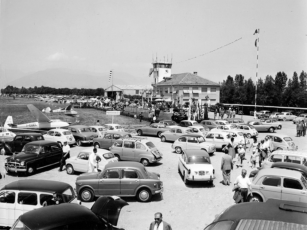 Luglio 1959. Pubblico all'inaugurazione della nuova sede