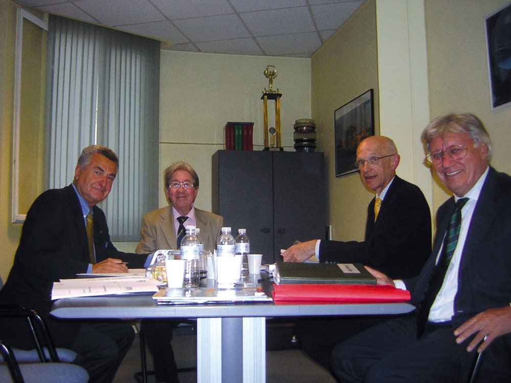 Agosto 2007. Firma del contratto a Parigi