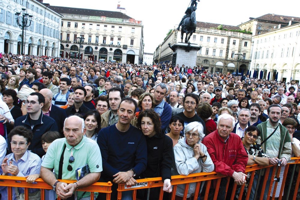 Folla in piazza San Carlo