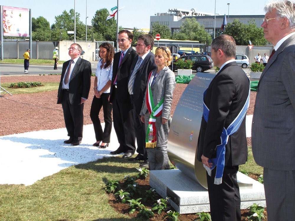 Scopertura del cippo dedicato a Manlio Quarantelli