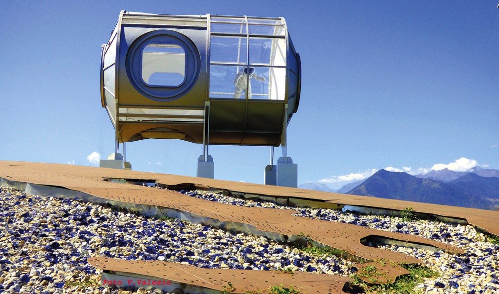 La rotonda con il simulacro del modulo spaziale